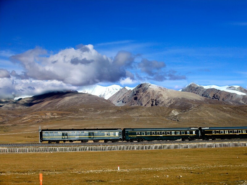 Breathtaking Scenery along the Qinghai-Tibet Railway
